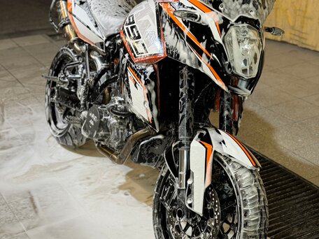 2009 KTM 990 SM, серебристый, 700000 рублей, вид 1