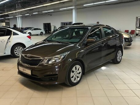 2015 Kia Rio III Рестайлинг, коричневый, 899000 рублей, вид 2