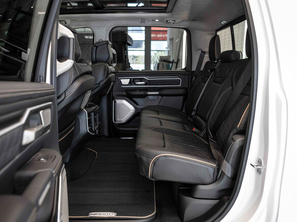 2026 Ram 1500 Crew Cab V Рестайлинг, белый - вид 17