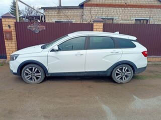 2019 Lada (ВАЗ) Vesta SW Cross I, белый, 940000 рублей, вид 2