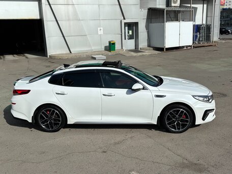 2019 Kia Optima IV Рестайлинг, белый, 2000000 рублей, вид 5
