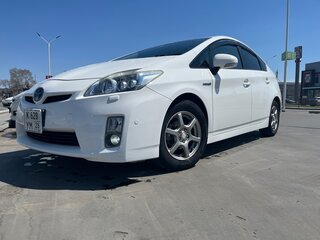 2009 Toyota Prius III (XW30), белый, 1100000 рублей, вид 1