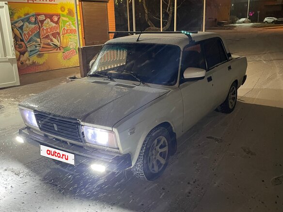 2001 Lada (ВАЗ) 2107, белый, 200000 рублей