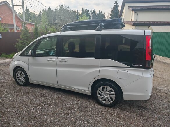 2018 Honda Stepwgn V Рестайлинг, белый, 1900000 рублей - вид 3