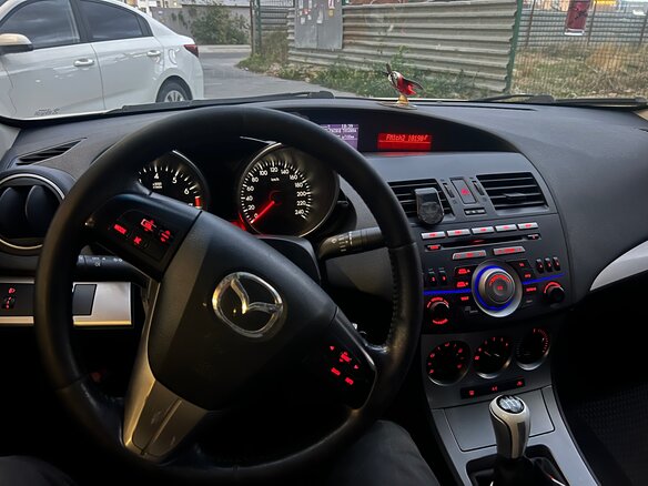 2011 Mazda 3 II (BL), белый, 730000 рублей - вид 4