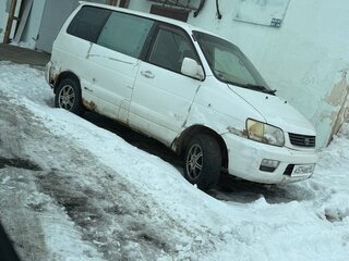 2001 Toyota Noah I (R60), белый, 330000 рублей, вид 1