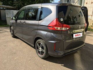 2016 Honda Freed II, серый, 1400000 рублей, вид 2