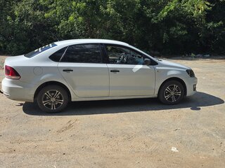 2017 Volkswagen Polo V Рестайлинг, белый, 780000 рублей, вид 4