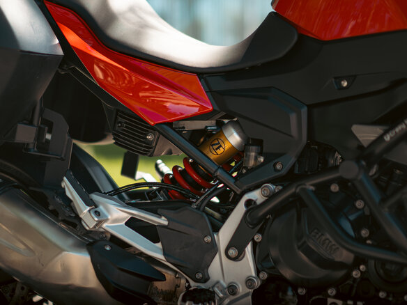 2021 BMW F 900 XR, красный, 1050000 рублей - вид 16