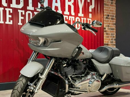 2024 Harley-Davidson Road Glide, серебристый, 4200000 рублей, вид 5