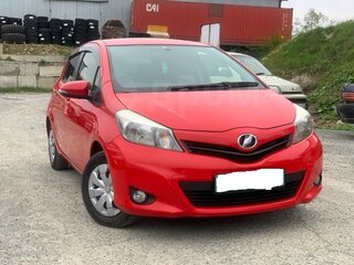 2014 Toyota Vitz III (XP130), красный, 890000 рублей, вид 1