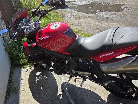 2011 Triumph Street Triple, красный, 500000 рублей, вид 1