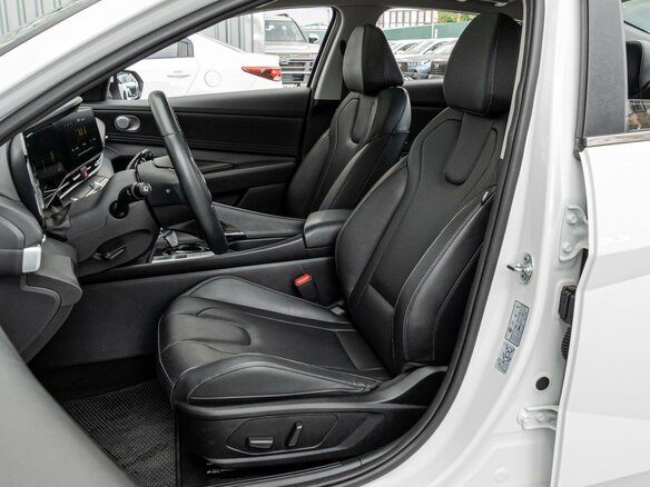 2024 Hyundai Elantra VII (CN7) Рестайлинг, белый - вид 9