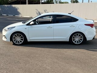 2018 Hyundai Solaris II, белый, 1305000 рублей, вид 4