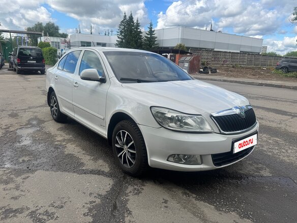 2011 Skoda Octavia II (A5) Рестайлинг, белый, 570000 рублей