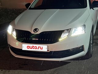 2018 Skoda Octavia III (A7) Рестайлинг, белый, 2000000 рублей, вид 2