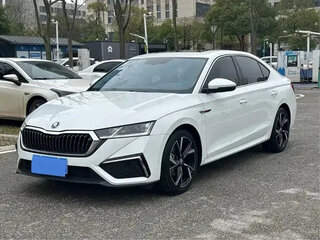 2022 Skoda Octavia IV (A8), белый, 1700000 рублей, вид 1
