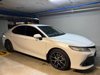 2021 Toyota Camry VIII (XV70) Рестайлинг, белый, 3950000 рублей, вид 4
