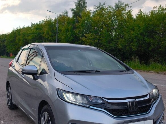 2018 Honda Fit III Рестайлинг, серый, 1350000 рублей - вид 3