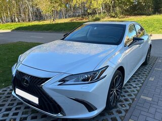 2022 Lexus ES 250 VII Рестайлинг, белый, 6100000 рублей, вид 1
