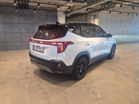 2022 Kia Seltos I Рестайлинг, белый, 2270000 рублей, вид 3