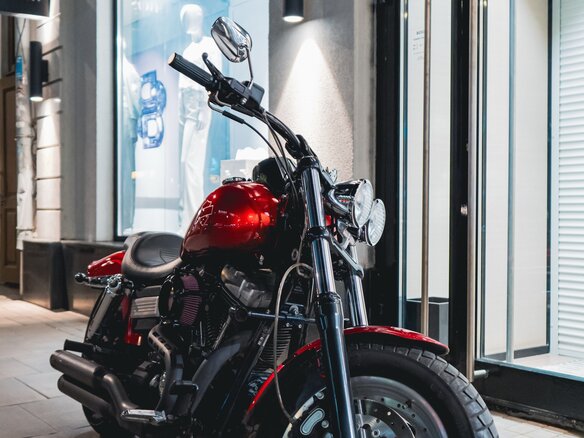 2008 Harley-Davidson Fat Bob, красный, 850000 рублей
