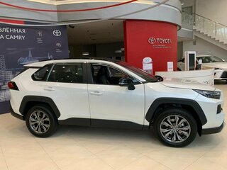 2025 Toyota RAV4 V (XA50), белый, 4900000 рублей, вид 3