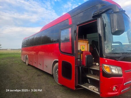 2009 Kia Granbird, красный, 5500000 рублей, вид 2