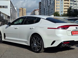 2021 Kia Stinger I Рестайлинг, белый, 3099000 рублей, вид 4