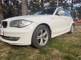2010 BMW 1 серии 118i I (E81/E82/E87/E88) Рестайлинг, белый, 860000 рублей, вид 2