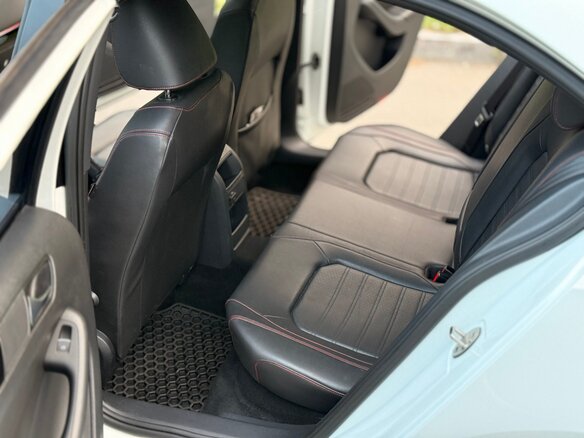 2015 Volkswagen Jetta GLI VI Рестайлинг, белый, 1650000 рублей - вид 13