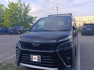 2019 Toyota Voxy III (R80) Рестайлинг, чёрный, 2600000 рублей, вид 1