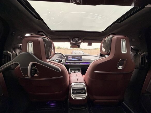 2024 BMW 7 серии 740i xDrive VII (G70), чёрный, 13350000 рублей - вид 13