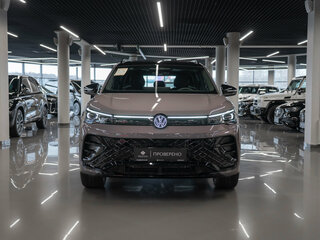 2026 Volkswagen Tiguan L Pro III (China Market), серый, 5250000 рублей, вид 3