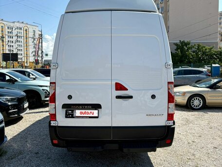 2023 Renault Master, белый, 5000000 рублей, вид 3