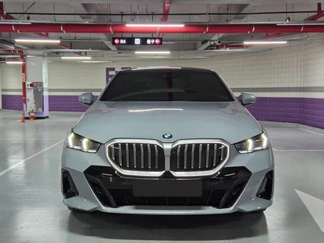 2025 BMW 5 серии Long 530Li xDrive VIII (G60/G61/G68), серый, 8974000 рублей, вид 3