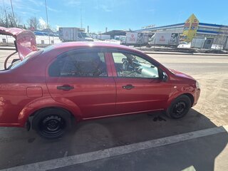 2011 Chevrolet Aveo I Рестайлинг, красный, 350000 рублей, вид 3