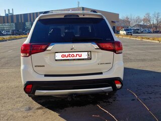 2015 Mitsubishi Outlander III Рестайлинг 2, белый, 1777777 рублей, вид 5