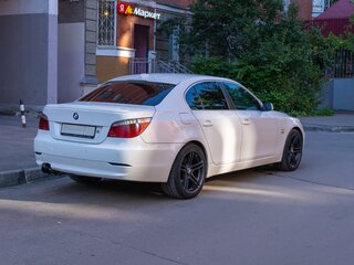 2009 BMW 5 серии 525xi V (E60/E61) Рестайлинг, белый, 1190000 рублей, вид 2