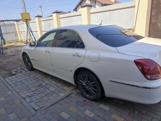 2004 Toyota Crown Majesta IV (S180), белый, 530000 рублей, вид 4