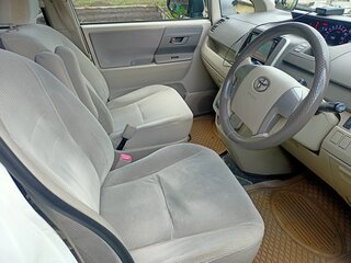 2008 Toyota Noah II (R70), белый, 1680000 рублей, вид 5