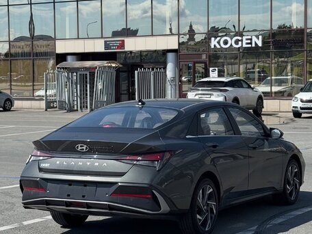 2026 Hyundai Elantra VII (CN7) Рестайлинг, серый, 2120000 рублей, вид 4