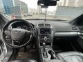 2016 Ford Explorer V Рестайлинг, белый, 2400000 рублей - вид 9