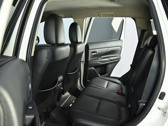 2013 Mitsubishi Outlander III, белый - вид 12