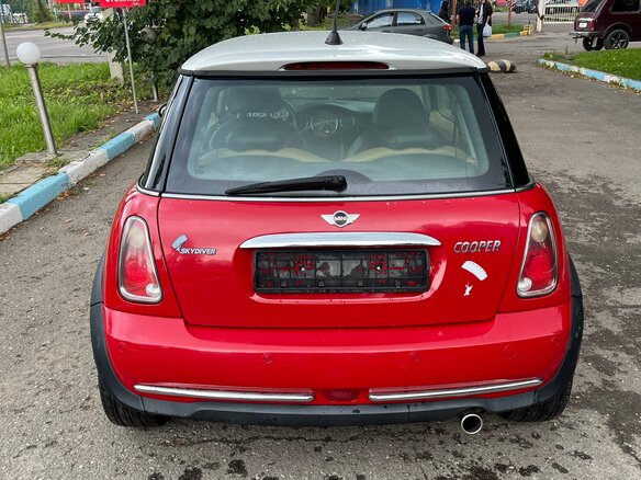 2005 Mini Hatch Cooper I (R50), красный, 880000 рублей - вид 5