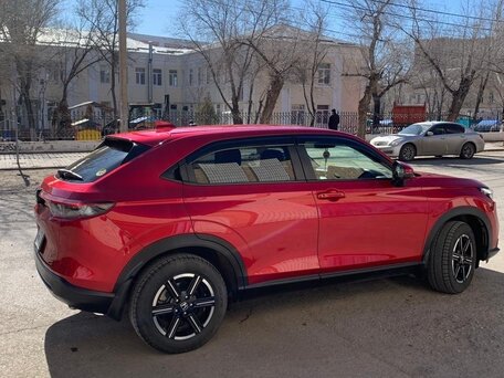 2021 Honda Vezel II, красный, 2699000 рублей, вид 4