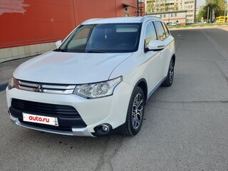2014 Mitsubishi Outlander III Рестайлинг, белый, 1550000 рублей, вид 1