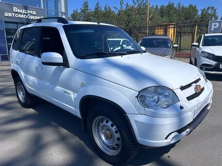 2015 Chevrolet Niva I Рестайлинг, белый, 450000 рублей, вид 3