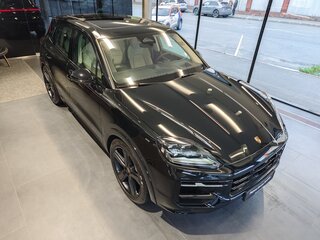 2026 Porsche Cayenne III Рестайлинг, чёрный, 21990000 рублей, вид 4