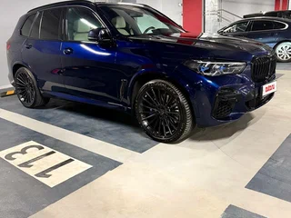 2021 BMW X5 M50d IV (G05/G18), синий, 10600000 рублей, вид 3